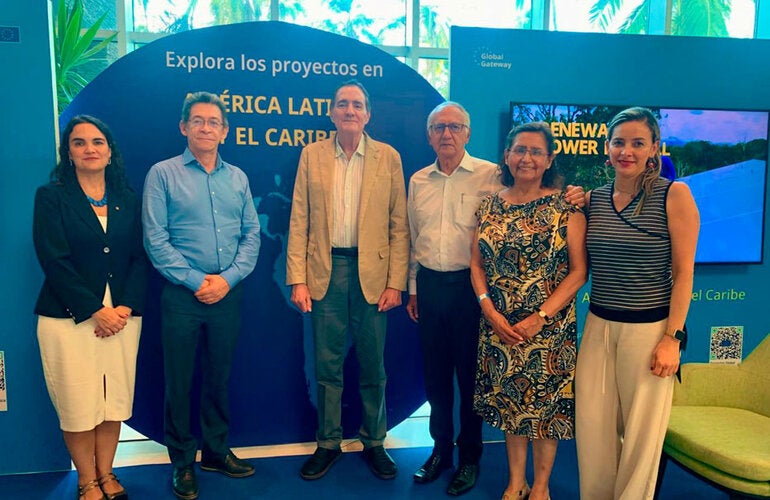 Dr. Jarbas, Ministro de Salud, Viciministro de salud, Dra. Gina y demas personas asistentes a la Celac