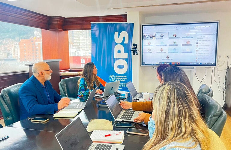 grupo reunido en taller de ruta de reconocimiento 