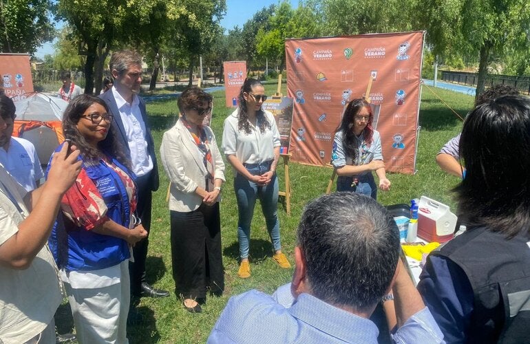 •	Campaña de prevención para la temporada de verano, con un fuerte énfasis en los riesgos asociados al contagio de los virus Hanta y Dengue, la llegada de la fragata portuguesa a las costas chilenas y las olas de calor.