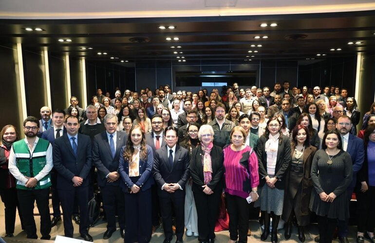 Foto grupal del Taller Binacional de Comunicación de Riesgos ante Amenazas Emergentes personas participantes del 