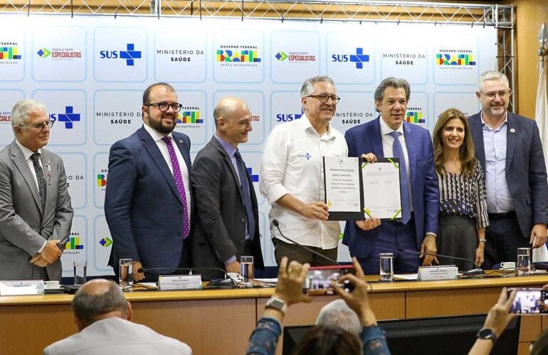 Assinatura do acordo ministerial