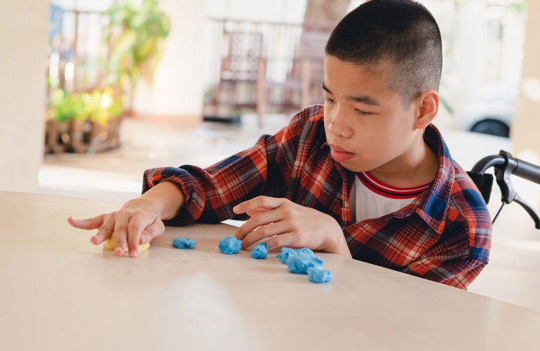 Niño con discapacidades