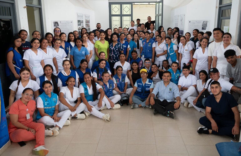 Grupo de personas en la respuesta a brote de fiebre a marilla