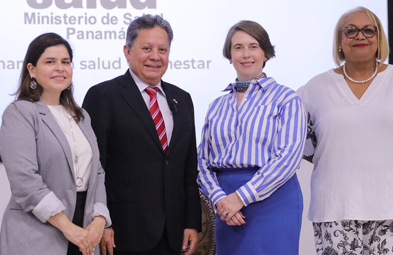 Fotografía de autoridades en Taller para el fortalecimiento de capacidades en comunicación de riesgos y participación comunitaria para enfermedades inmunoprevenibles.