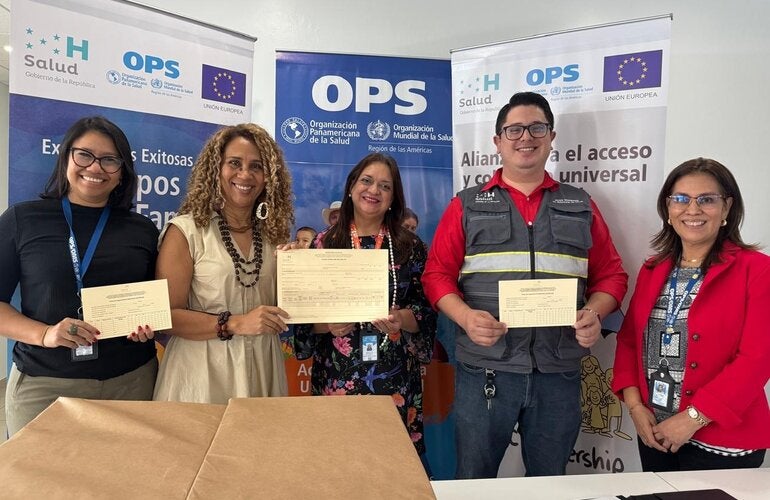 Autoridades reciben fichas de salud familiar