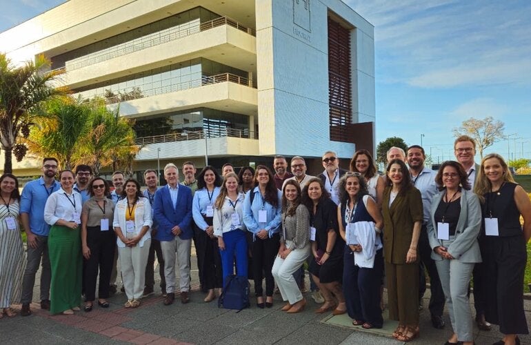 Grupo participante do treinamento em frente à Fiocruz Ceará