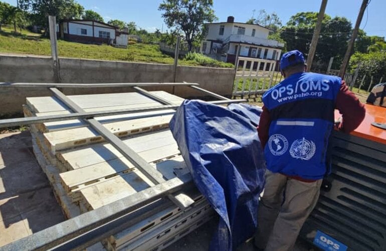 OPS entrega suministros en instituciones de salud para apoyar respuesta a huracán Melissa