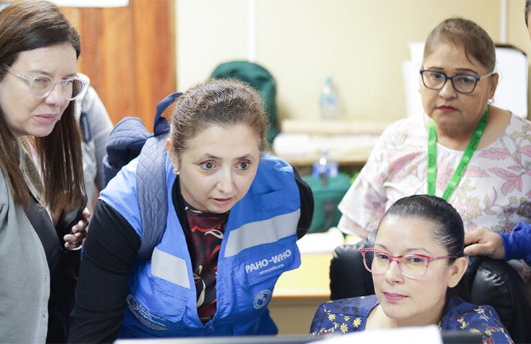 Fotografía del equipo técnico MINSA/OPS en trabajo de campo para el abordaje clínico de la diabtes.