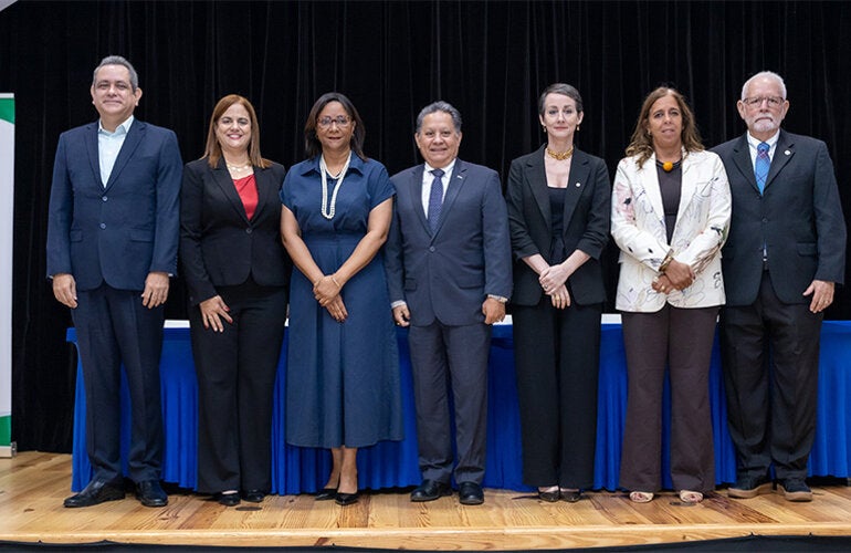 Fotografía grupal de autoridades durante la instación oficial de la Comisión Técnica Intersectorial de Salud Mental y Apoyo Psicosocial ante Emergencias y Desastres (CTI SMAPS).