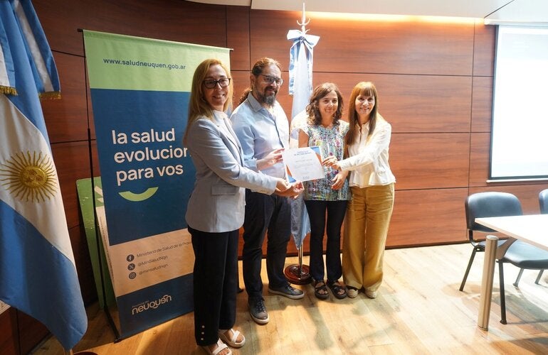Foto de la entrega de reconocimiento