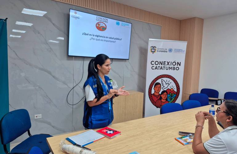 Personal de OPS en exposicion en fortalecimiento de capacidades en salud en Tibú.