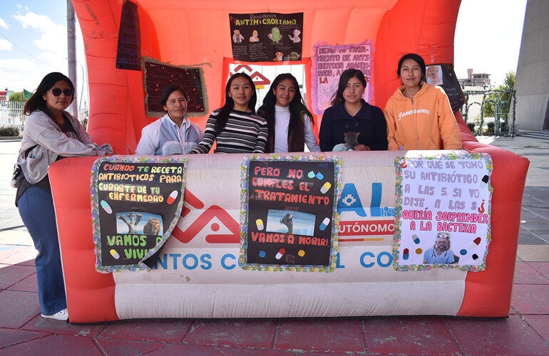Estudiantes universitarios impulsan la concientización sobre la resistencia antimicrobiana