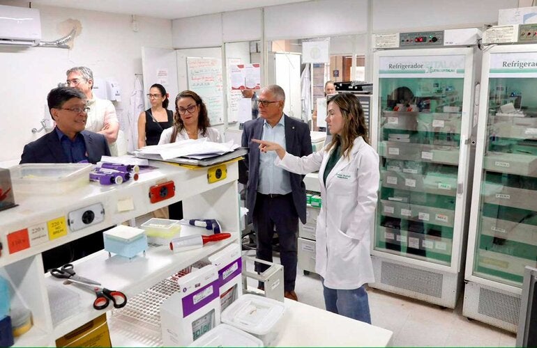 Representante da OPAS visita instalações do Hemocentro de Brasília