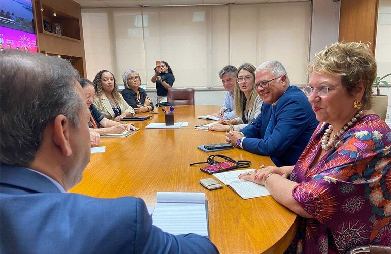 Reunião com participantes da OPAS e da Prefeitura de Niterói