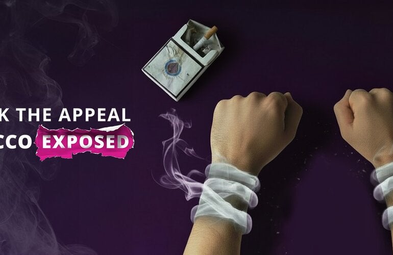 Hand handcuffed by smoke provenant from a package of cigarrettes and a dirty ashtray