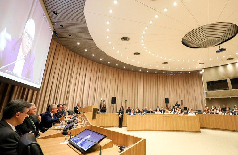 Mesa de abertura do evento 