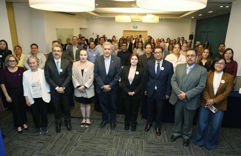 Participantes de las 32 entidades federativas y autoridades, durante la inauguración del taller nacional sobre suicidio
