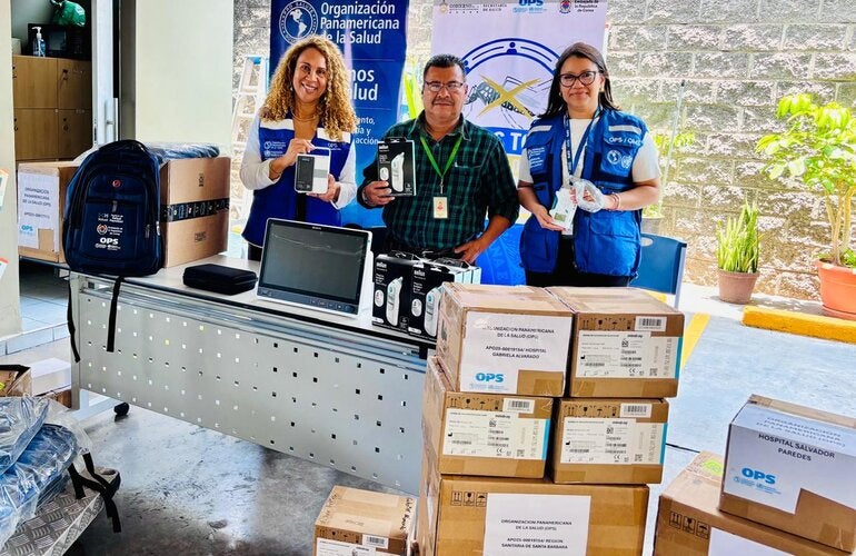 Representante de la OPS hace entrega de equipos a regiones sanitarias y hospitales