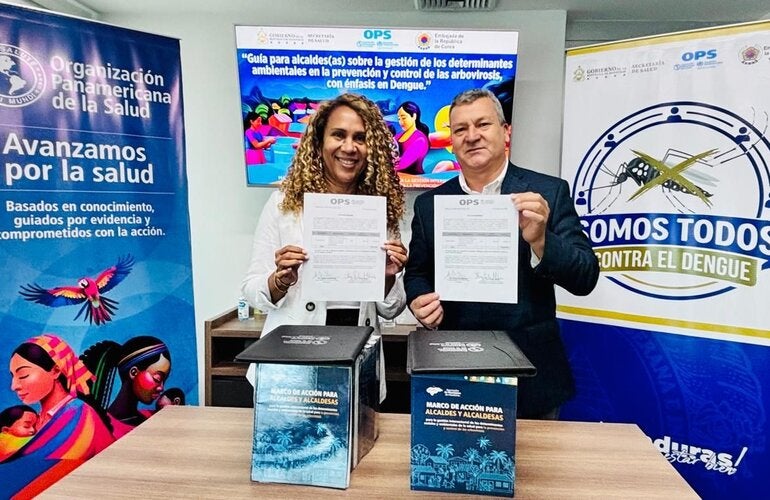 Representante entrega a la AMHON documento para la acción contra el dengue