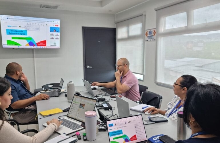 Equipo de vigilancia epidémica en Honduras