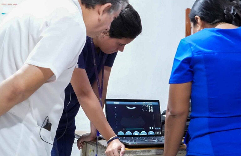 OPS entrega equipos médicos a los establecimientos de salud de Maynas