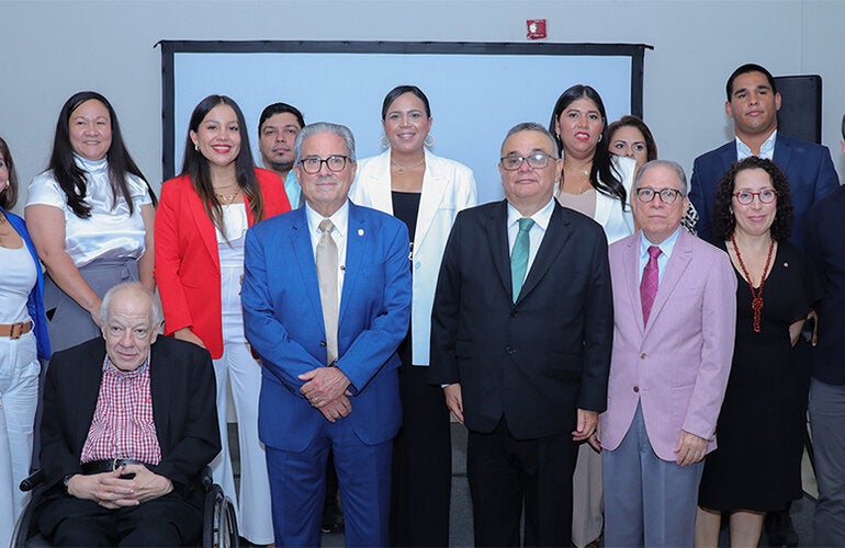 Fotografía grupal de participantes en la Jornada de sensibilización 2026 sobre discapacidad