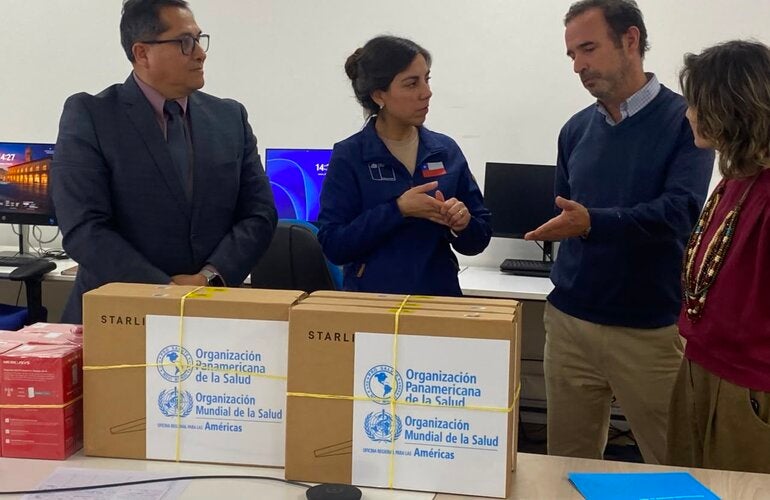 La donación incluye terminales Starlink Mini y dispositivos BAM 4G que permitirán mantener la conectividad de establecimientos de salud en zonas afectadas por los temporales