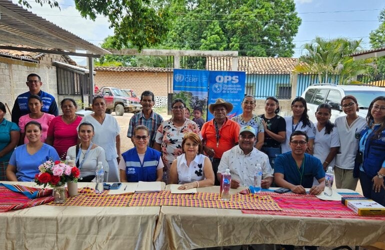 OPS SESAL y comunidad en entrega en Reitoca