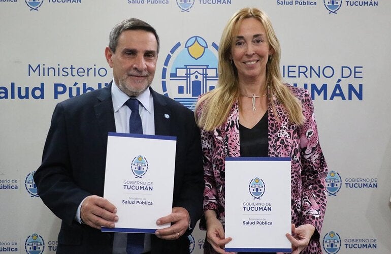 Foto de la firma del acuerdo