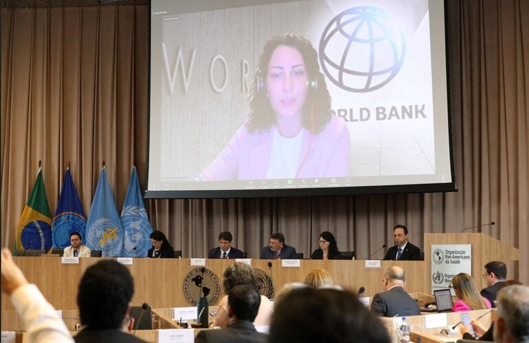 Panel announcing a study on the contracting of specialized private health services