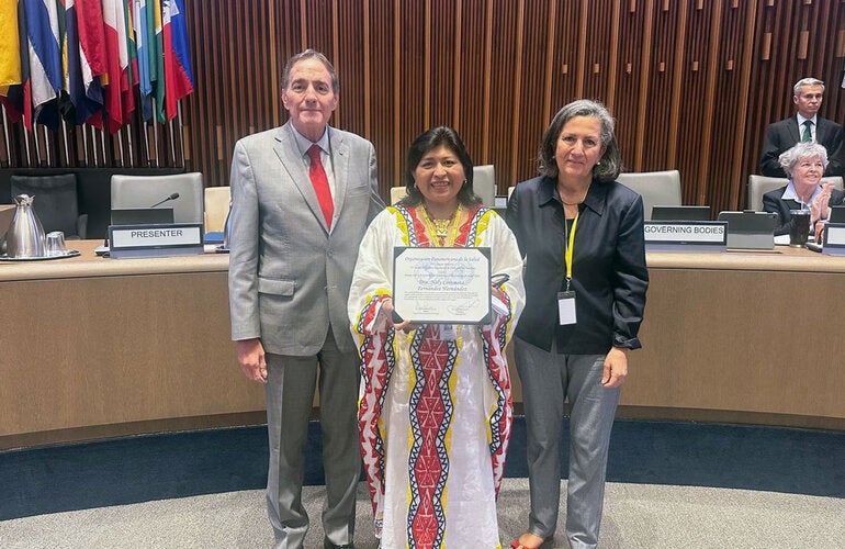 PAHO today presented the 2026 PAHO Award for Health Services Management and Leadership to Dr. Noly Fernández
