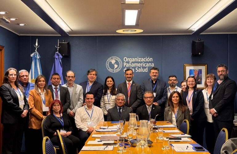 Participants in the workshop “Integrated Health Services Networks in Argentina: A Federal Experiences Laboratory” during a working session at the PAHO office in Buenos Aires.