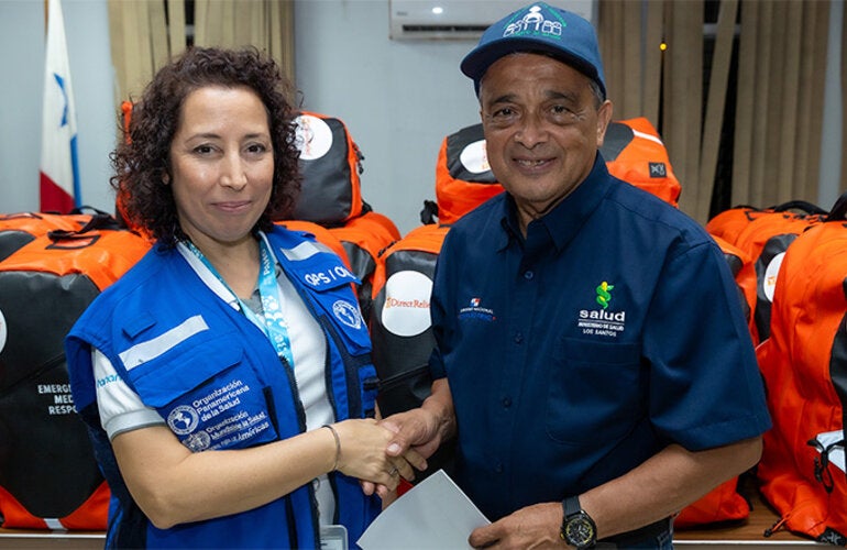  120 Official photo taken during the handover of a donation of 20 medical emergency backpacks from PAHO/WHO to MINSA Panama.