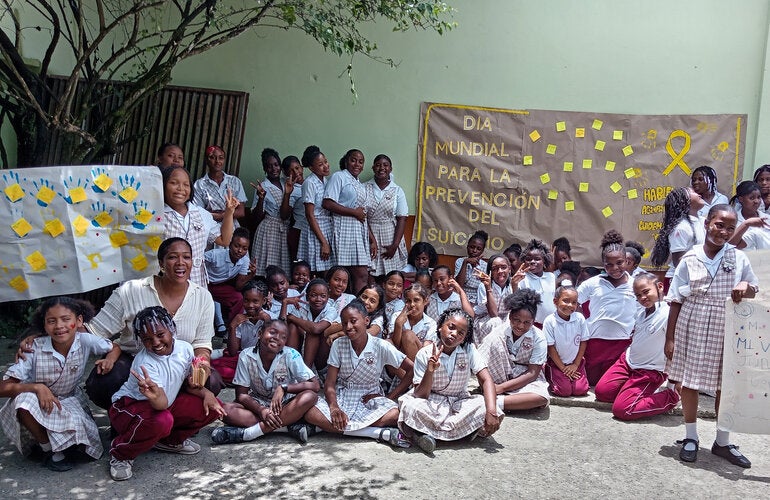grupo de jovenes de un colegio
