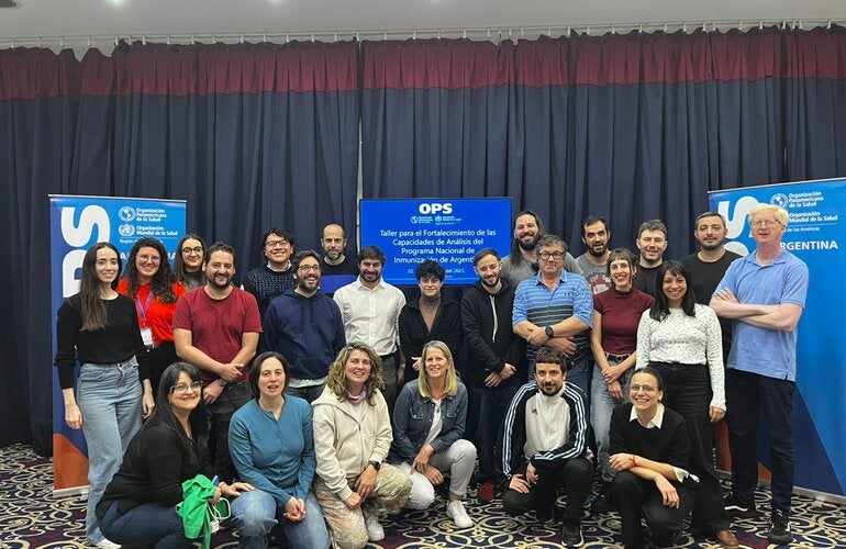 Foto grupal de los participantes del taller.