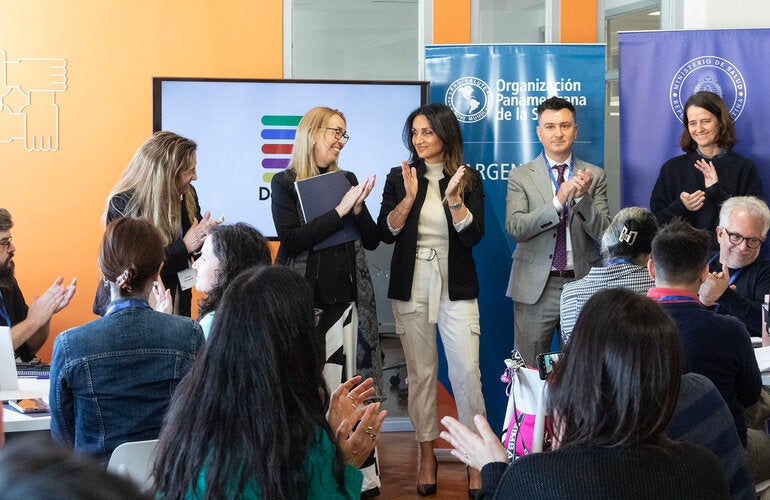 Autoridades nacionales y Representante de la OPS en Argentina durante la apertura de la Datatón 