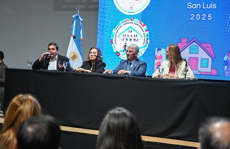 Autoridades en la apertura de la X Convención Nacional de Agentes Sanitarios