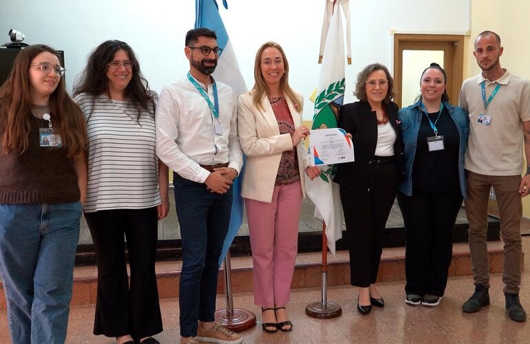 Autoridades entregan certificados a unidades de vigilancia centinela de infecciones respiratorias.