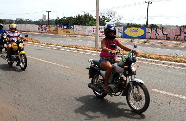 Carretera con motoristas