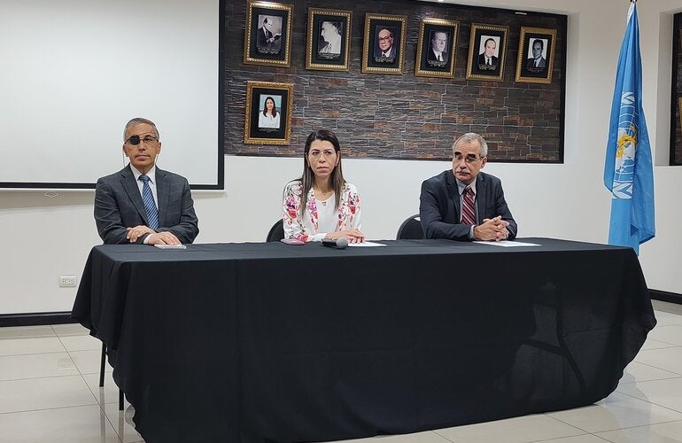 Autoridades de OPS, Ministerio de Salud y CCSS