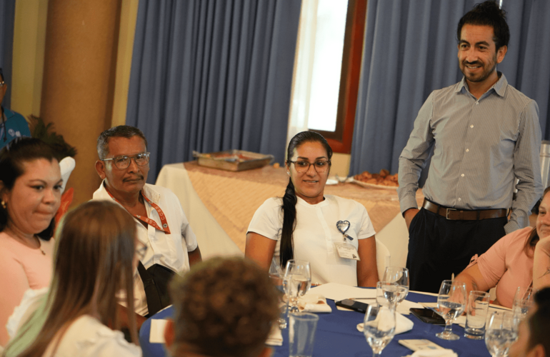 Participantes durante una de las mesas de trabajo