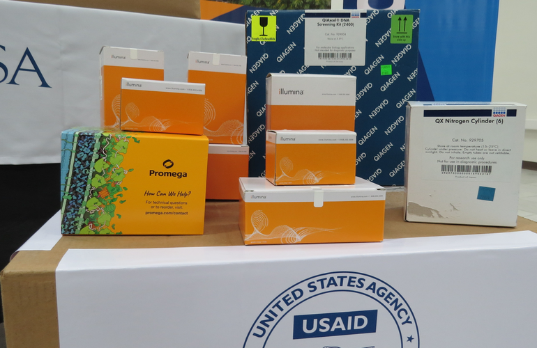 Parte de los insumos de laboratorio donados a INCIENSA