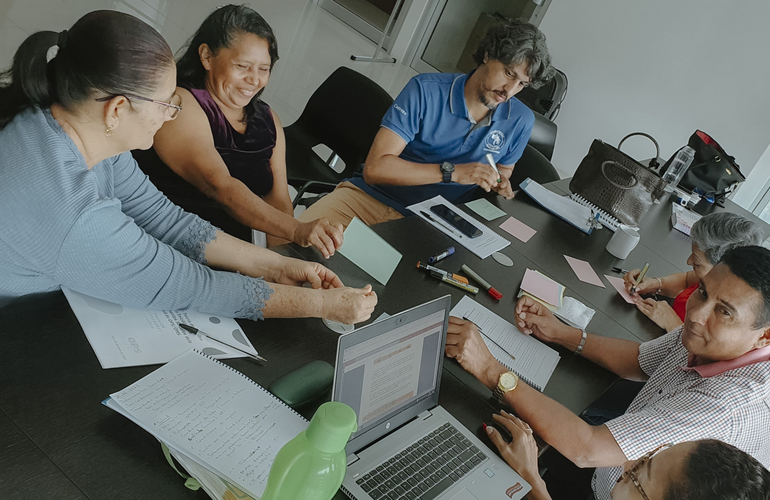 Personas trabajando en grupo