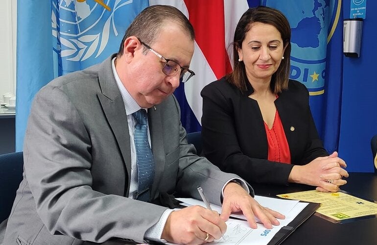 Firma del acta de transferencia