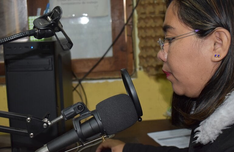 Un equipo de comunicadores y promotores locales de salud están a cargo de la producción de materiales radiofónicos en español y guaraní