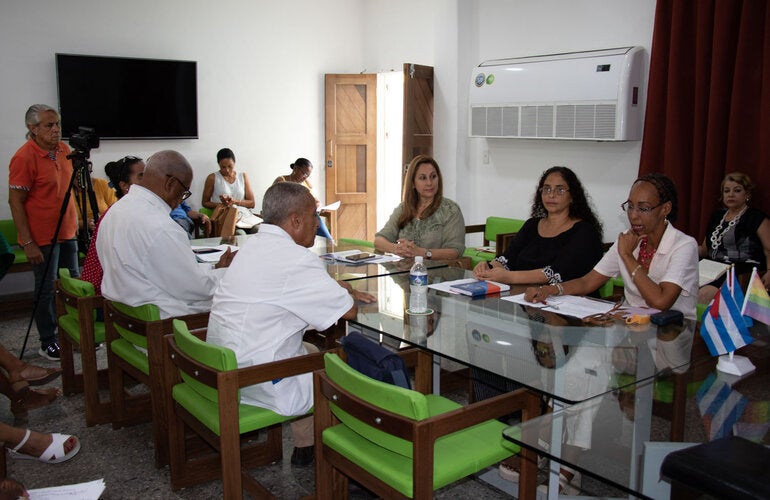 Especialistas intercambian sobre hipertensión arterial y enfermedades asociadas