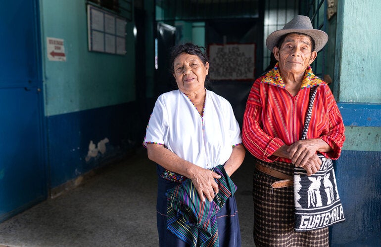 Pacientes visitan centro médico