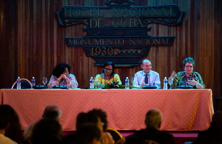 Mesa de la presidencia en la última jornada de la reunión