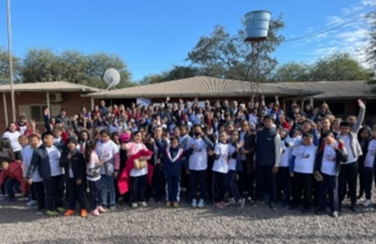 entrega de Equipos Informáticos básicos a la “Escuela Básica N° 4071 Nuevo Amanecer”