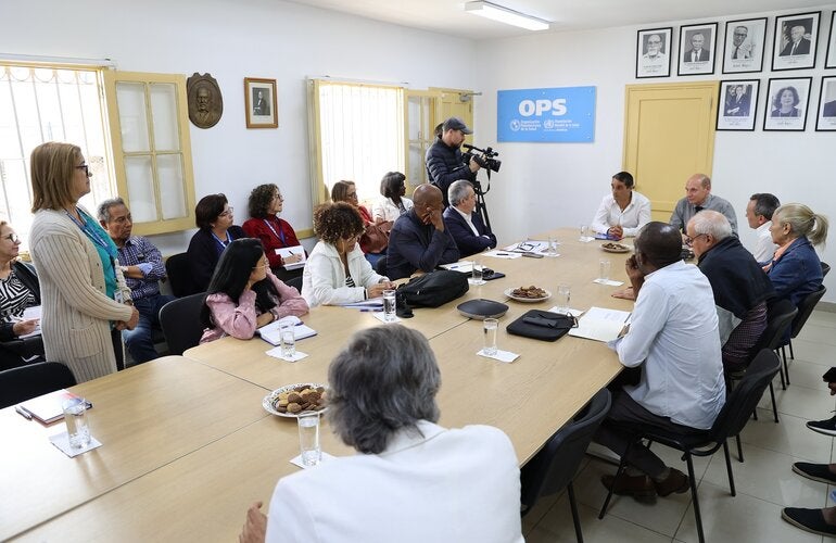 Embajador de España y Representante interino de la OPS/OMS participan en reunión